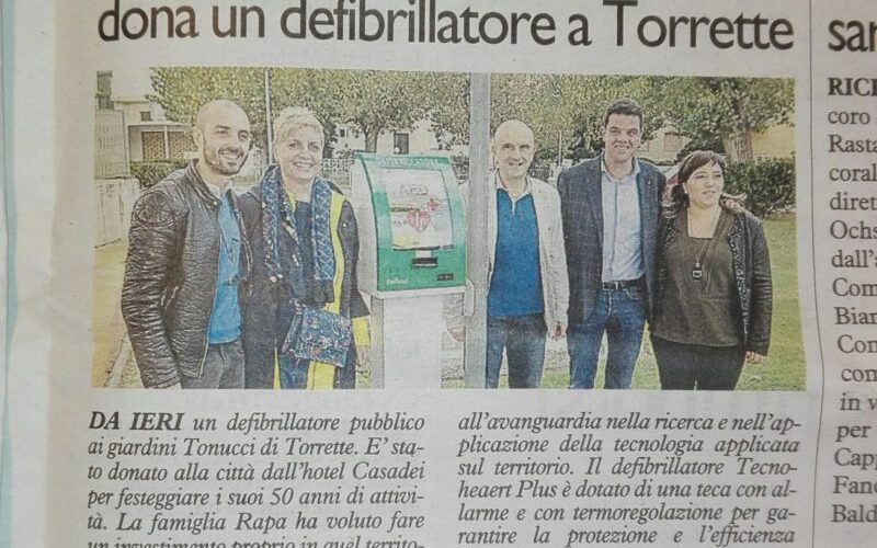 A Torrette di Fano presso i giardini “Tonucci” è da Oggi disponibile un defibrillatore pubblico.